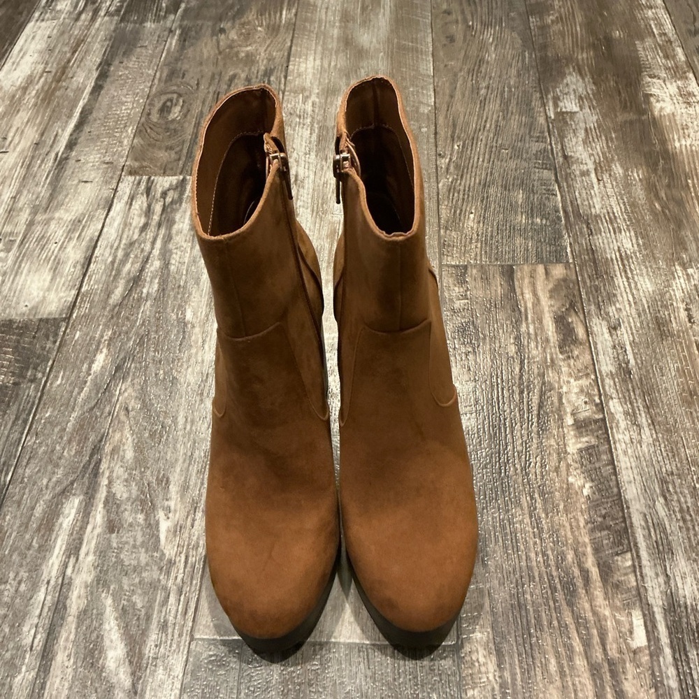 Sun + Stone Brown Heeled Boots Size 9 - Picture 16 of 16